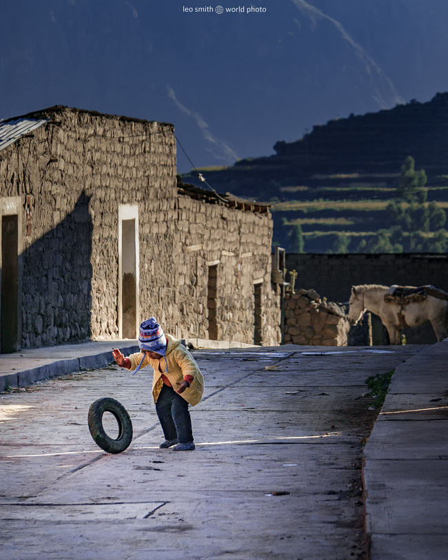 Leo Smith World Photo: Peru Photos and Prints - A Child's Imaginative Play with a Simple Tire, Cabanaconde, Peru