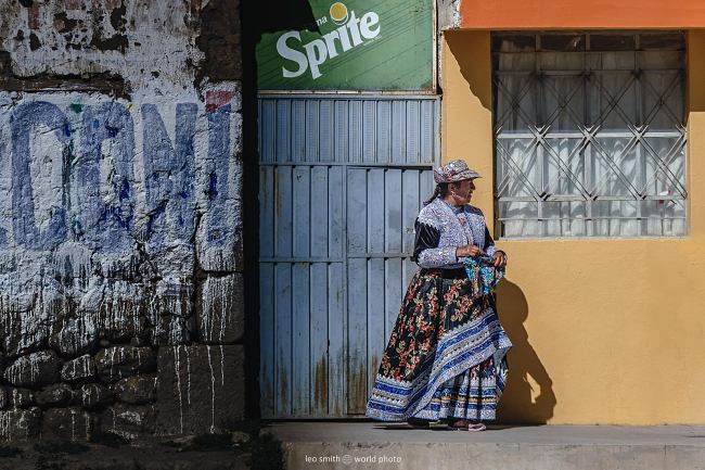 Leo Smith World Photo: Peru Photos and Prints - A Shopkeeper Closes her Store, Cabanaconde, Peru