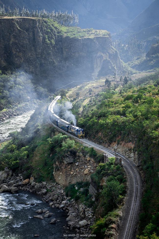 Leo Smith World Photo: Peru Photos and Prints - The Sacred Valley Train, Urubamba River Valley, Peru