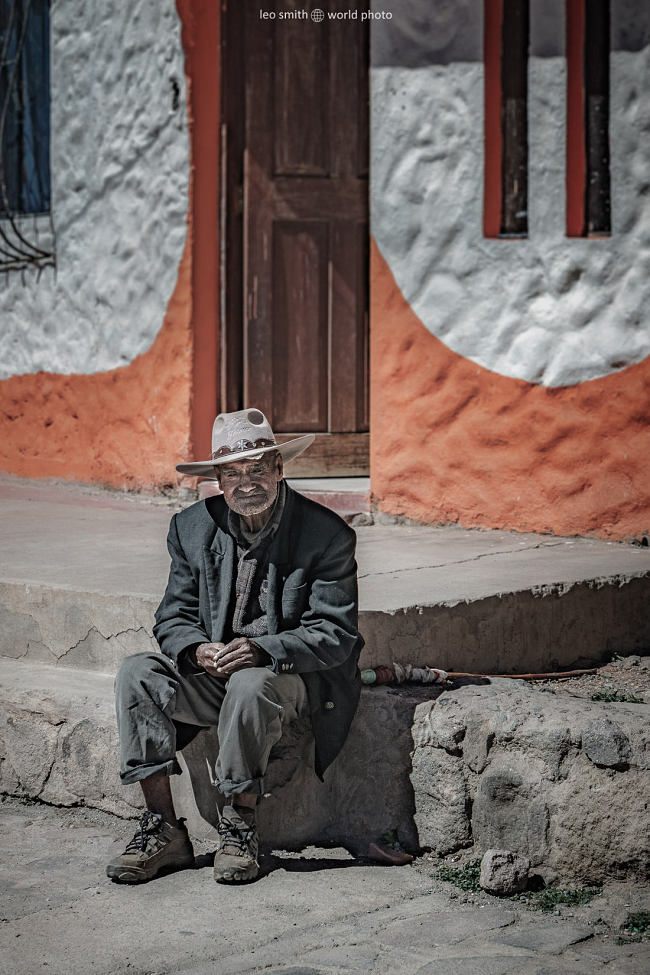 Leo Smith World Photo: Peru Photos and Prints - A Man Sits Outside his House - Cabanaconde, Peru