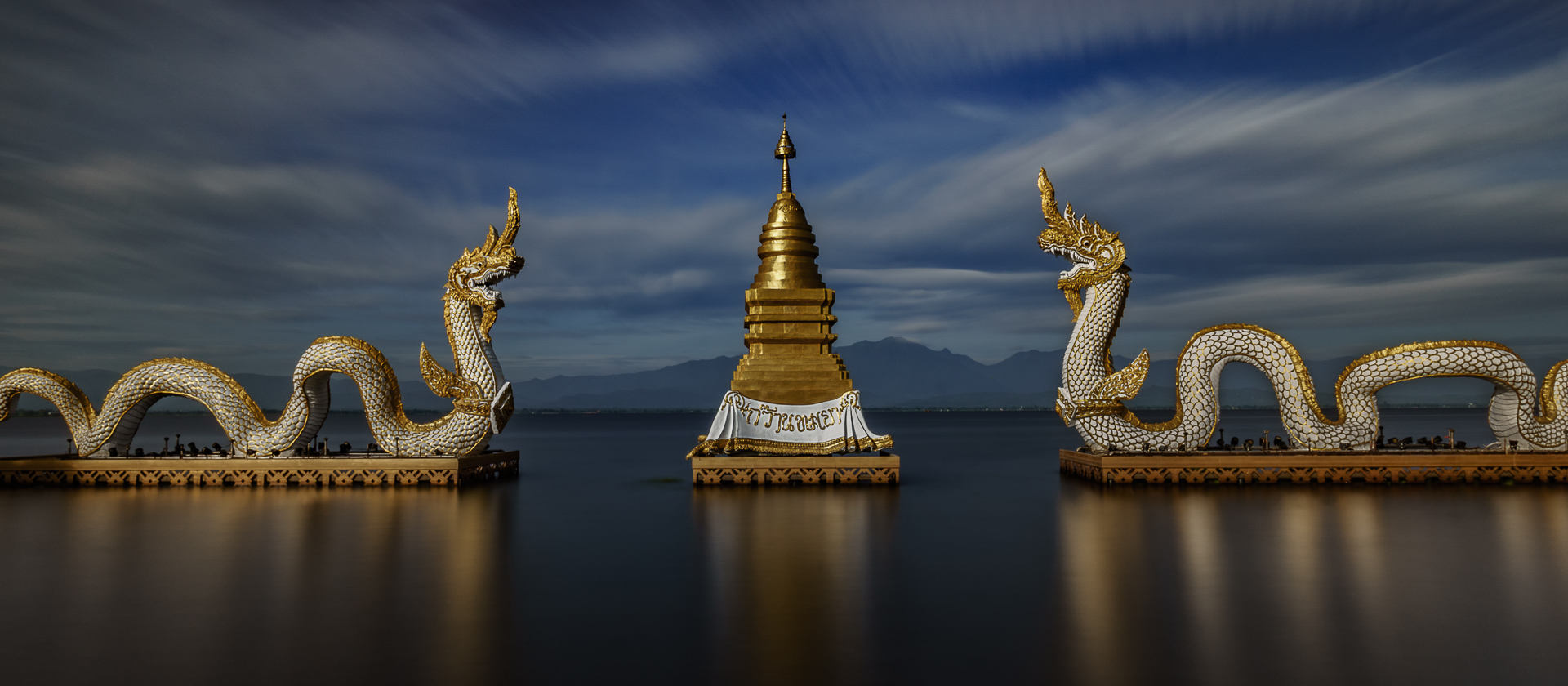 Leo Smith Photo Video: Leo Smith World Photo: Travel, Documentary & Landscape Photography and Video - Phayao Lake, Thailand