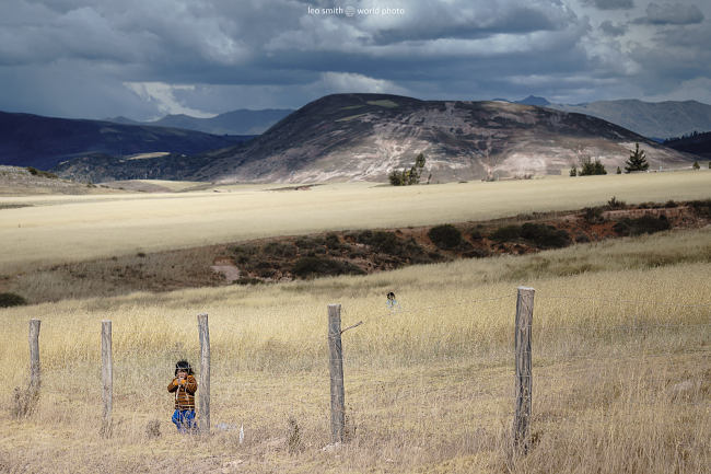 Leo Smith World Photo: "Behind the Fence" -- Maras, Peru