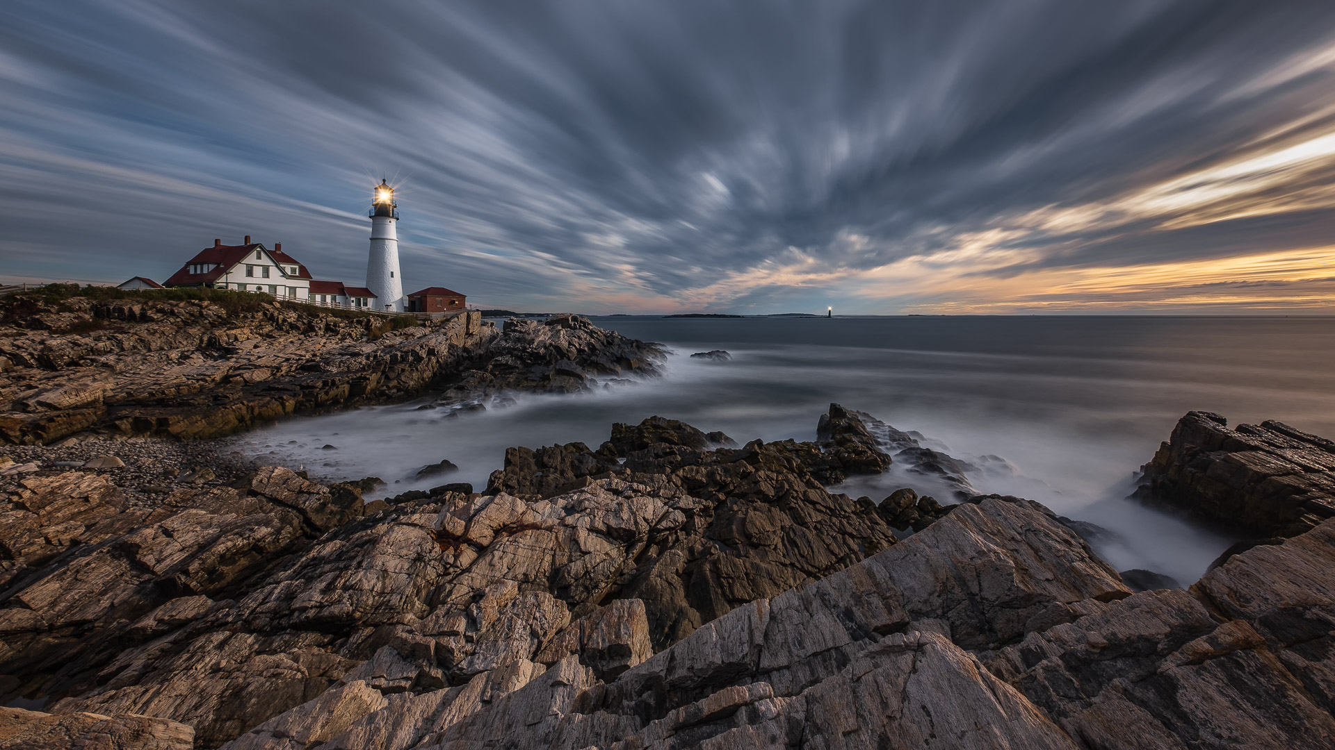 Leo Smith World Photo: Maine Photos and Prints: Sunrise at Portland Head Light, Maine, USA